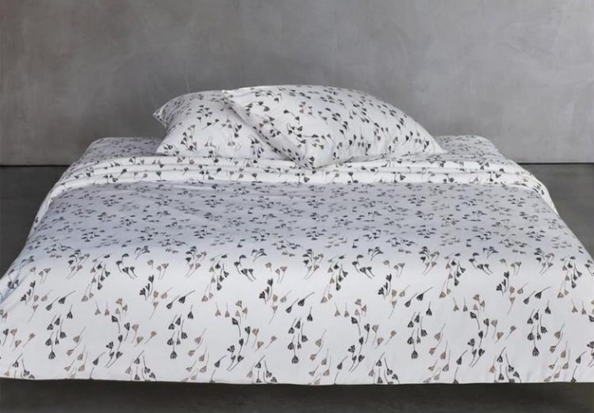 Ditsy Bloom Satin Bedsheet Set - Hina Beddings